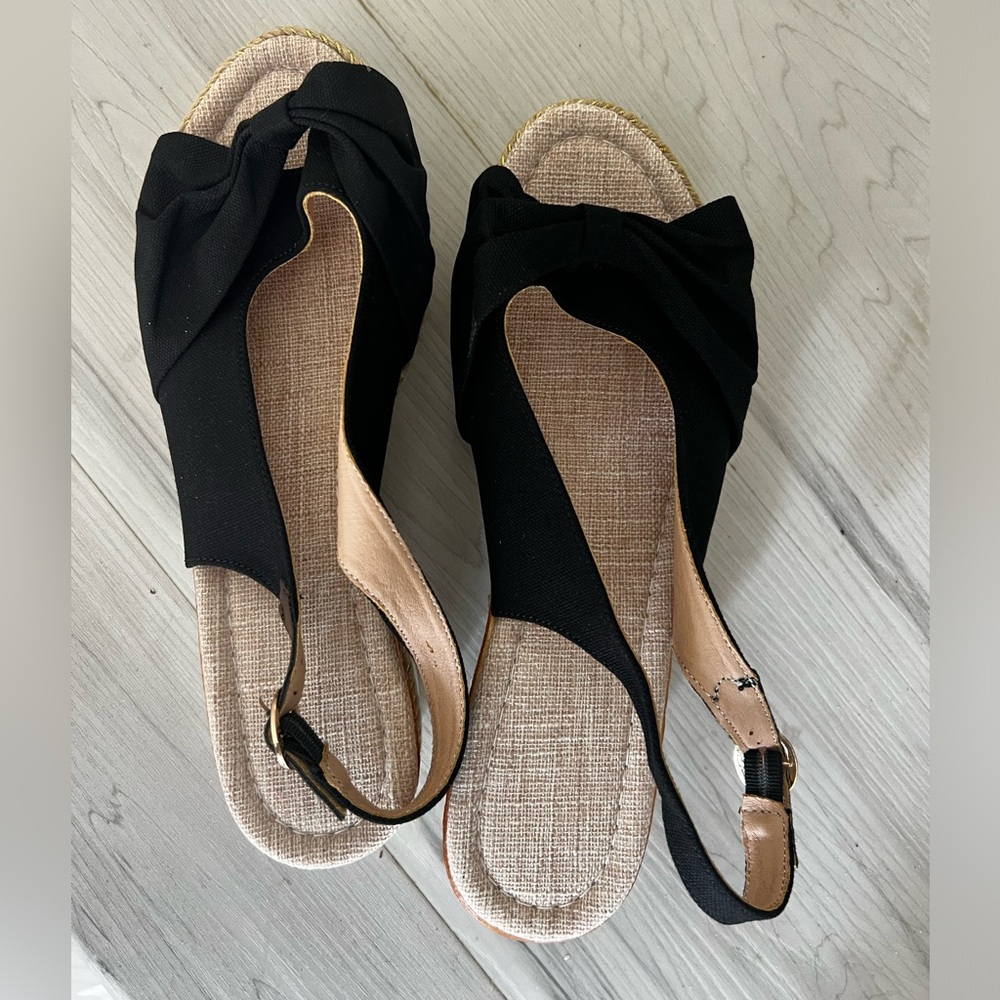 Women's black lightweight Espadrilles Size 8.5
